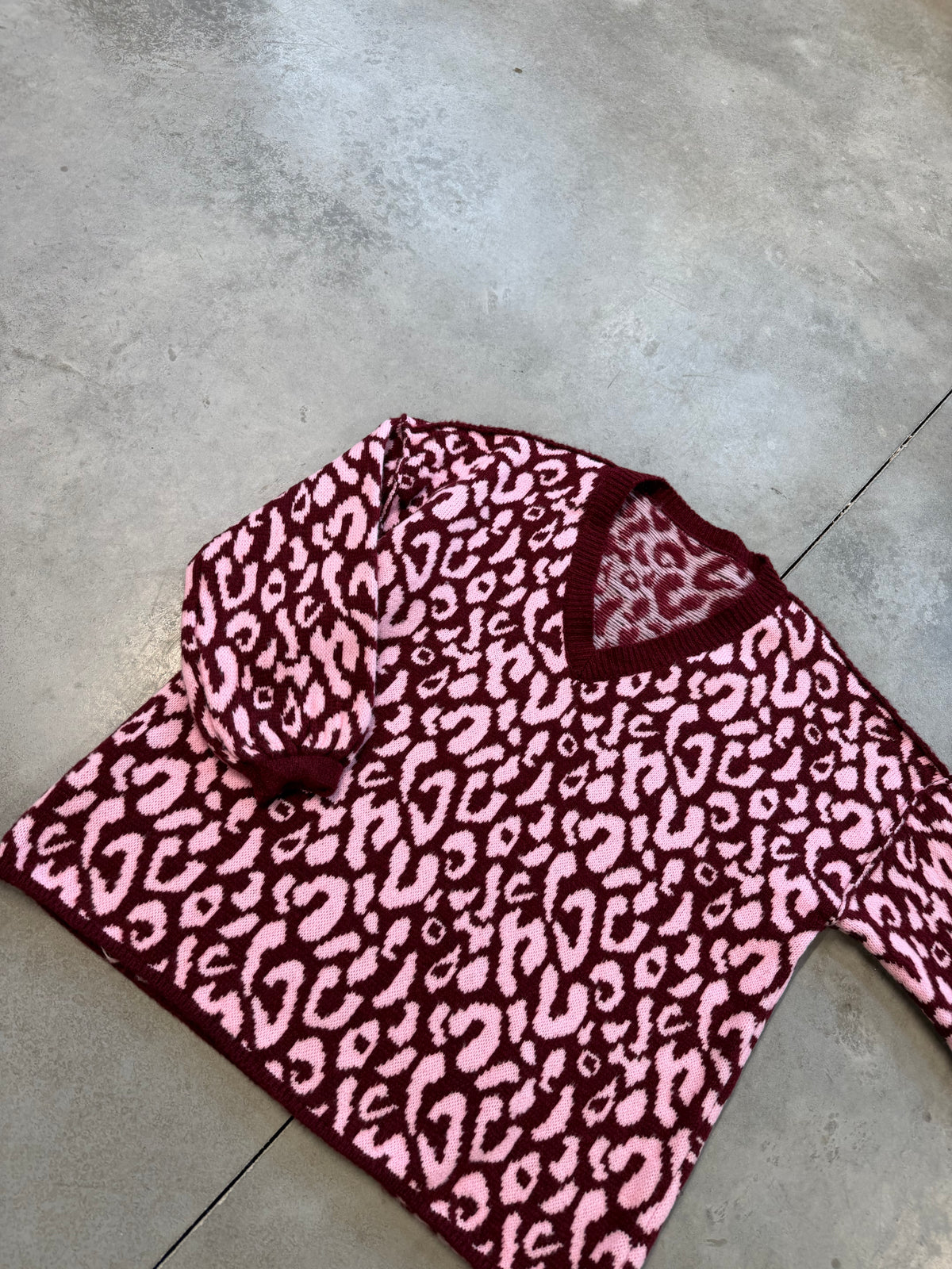 Cozy Strickpullover im angesagten Leo Muster burgundy/rosa