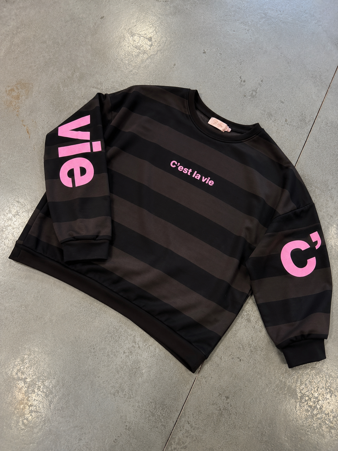 Sweater mit Rückenprint C'EST LA VIE braun/schwarz