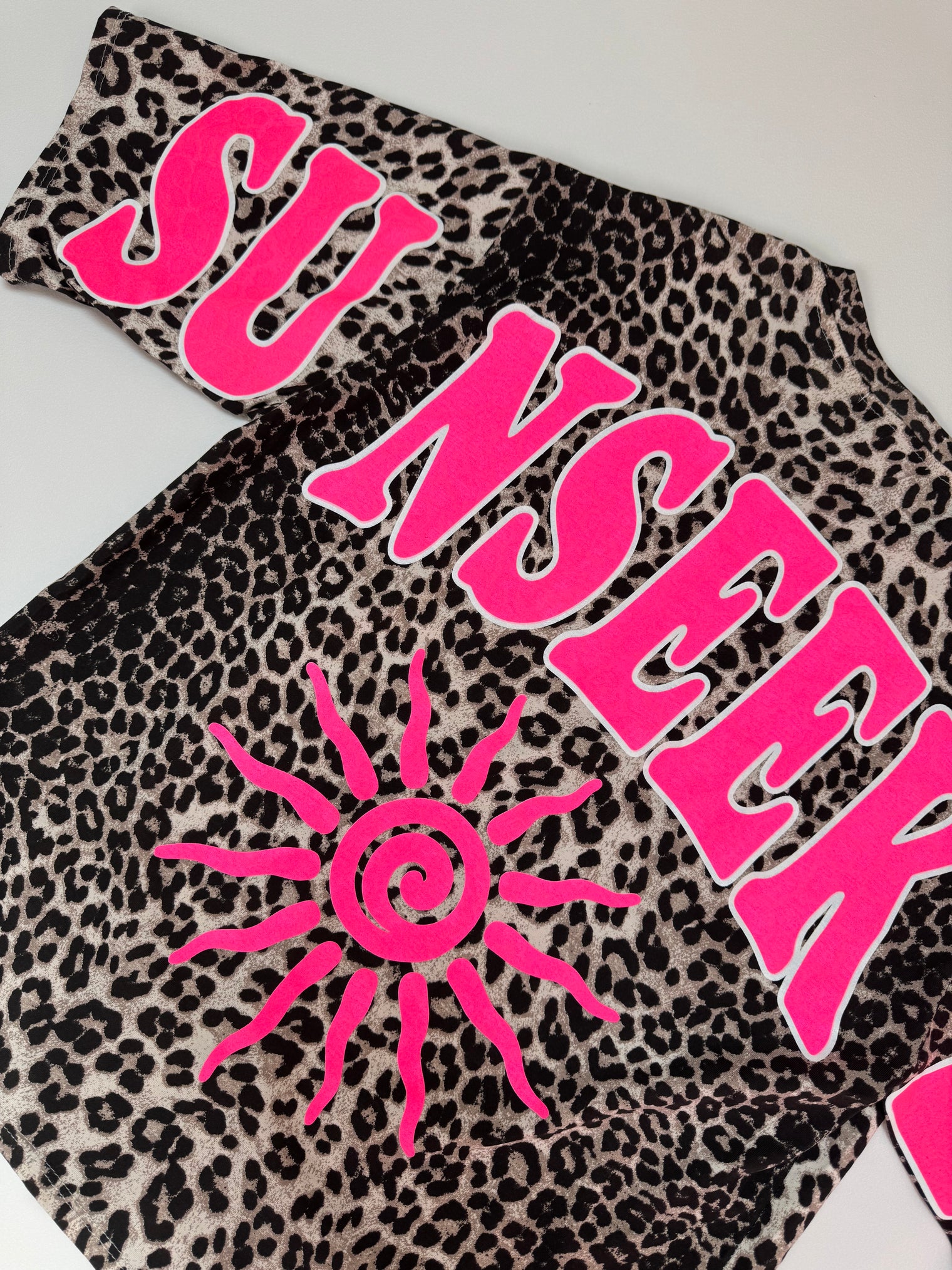 Statement Shirt leo SUNSEEKER mit Rückenprint pink