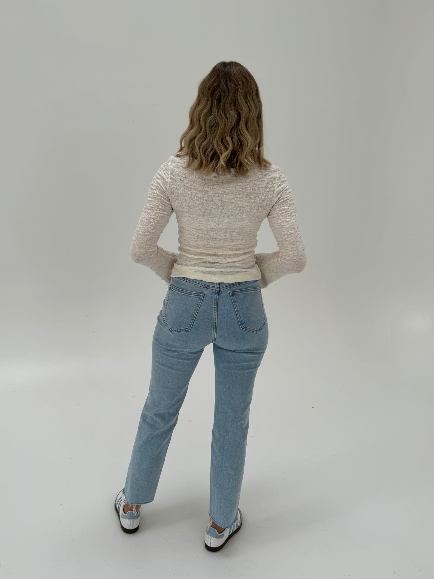 Stretch Mom Jeans mit Blumen in weiß