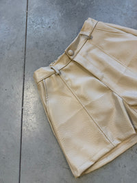 Shorts City Vibes hell Creme