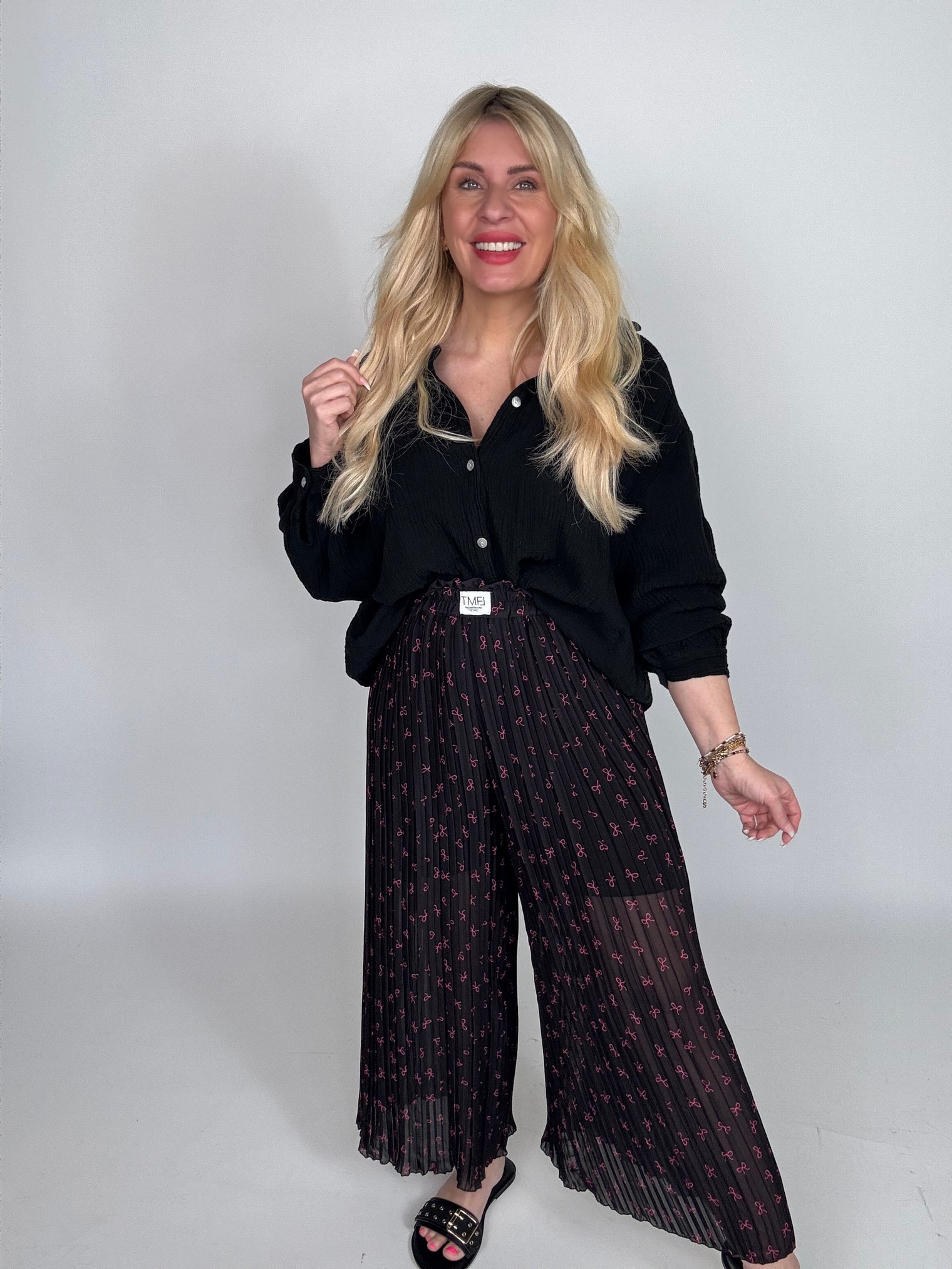 Plisseehose schwarz mit Patch LOVELY BOWS pink