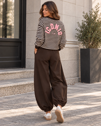 Kuscheliger Strickpullover ICONIC CLUB chocolate/rosa