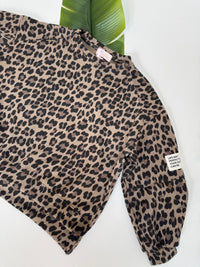 Butterstoff Sweater mit Patch am Ärmel taupe LEO schwarz