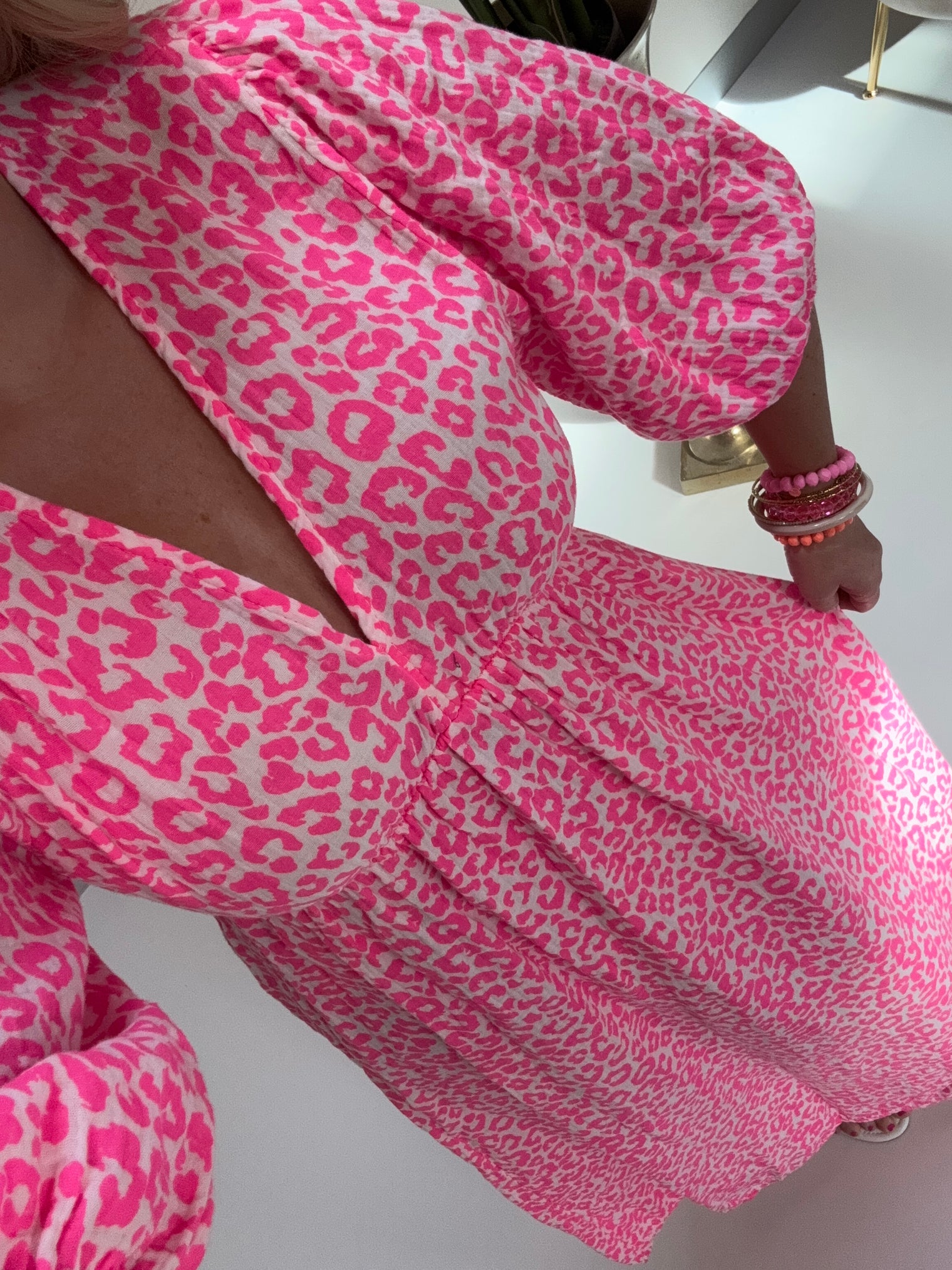 Signature Musselin Kleid Hot rosa