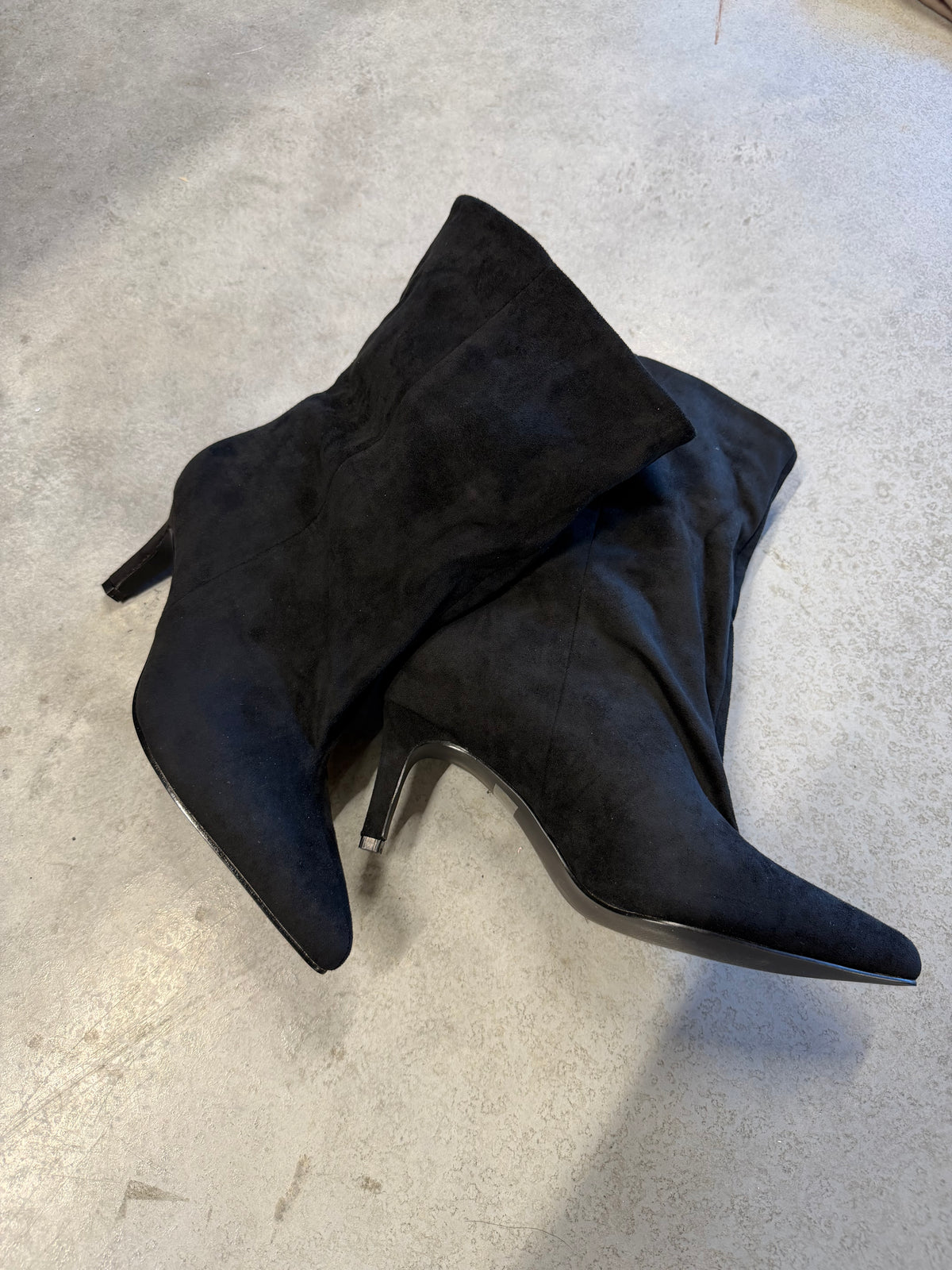 Velours Stiefelette mit kurzem Schaft schwarz