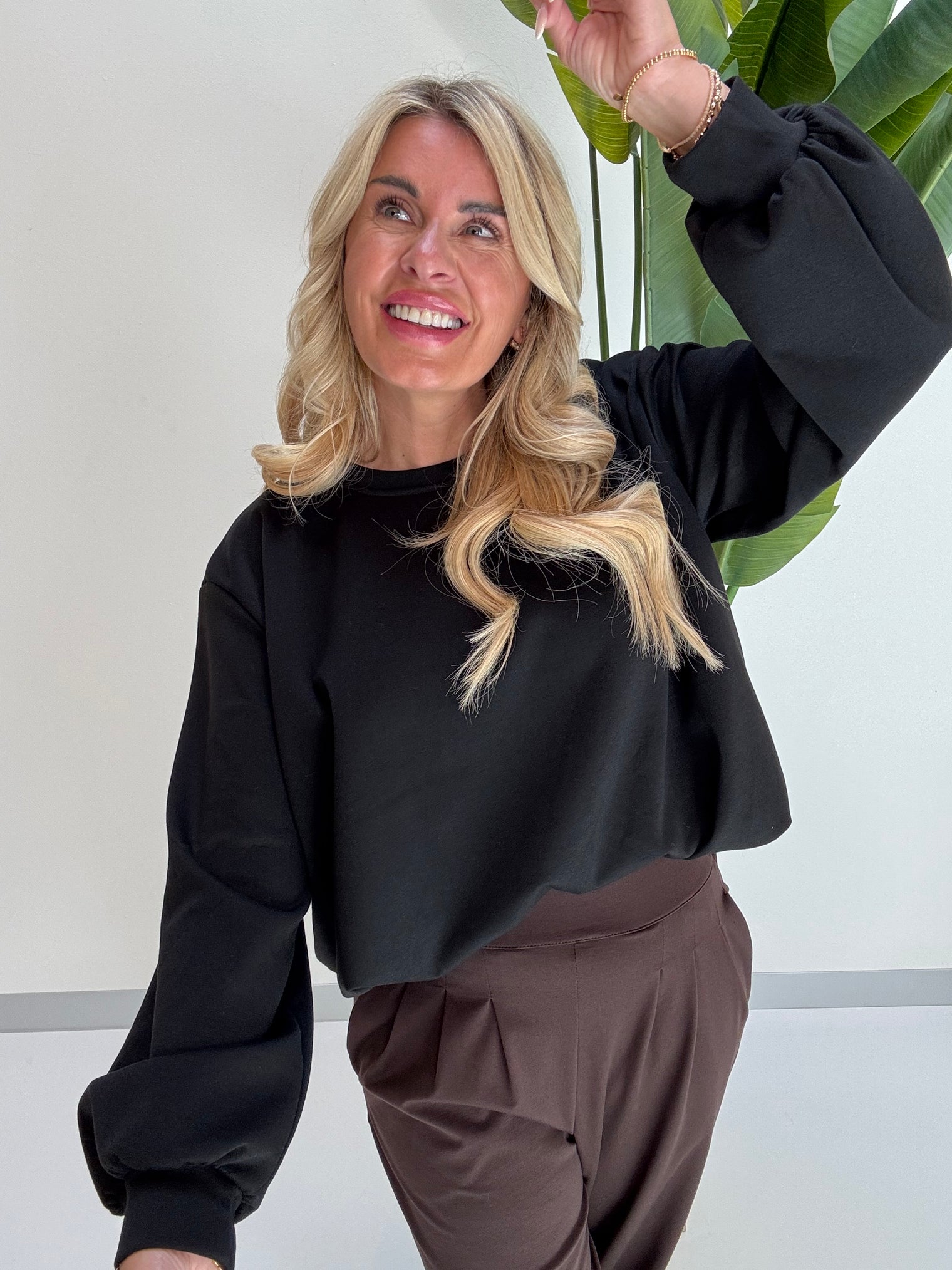 Butterstoff Pullover mit Gummizug unten schwarz