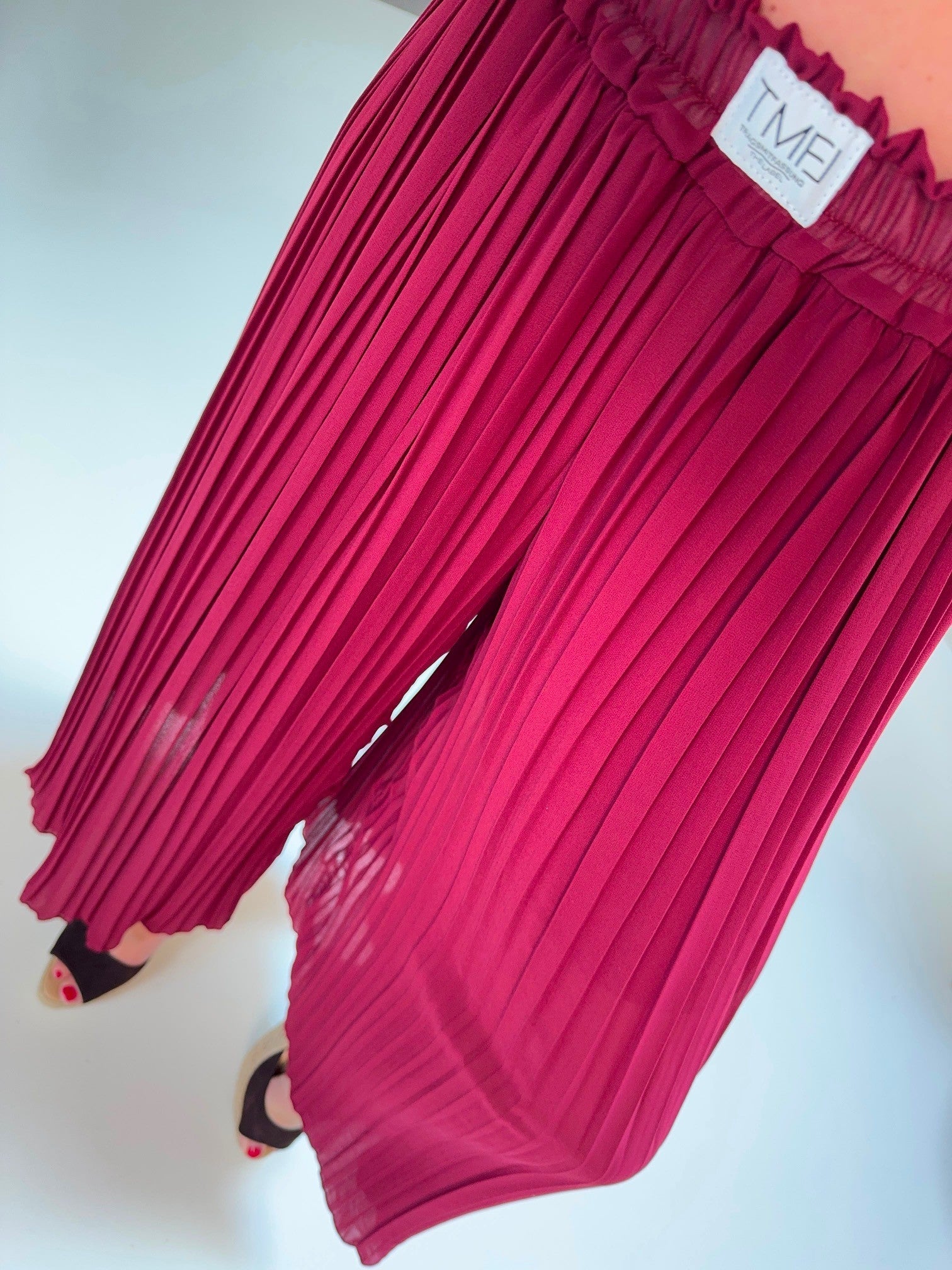 Signature Plisseehose burgundy mit Patch