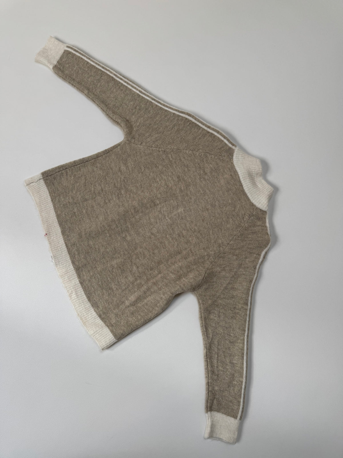 Kuschelweiche Zipper Strickjacke mit seitlichen Streifen beige/creme