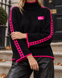 Pullover mit Patch DRESS FOR YOURSELF schwarz/pink