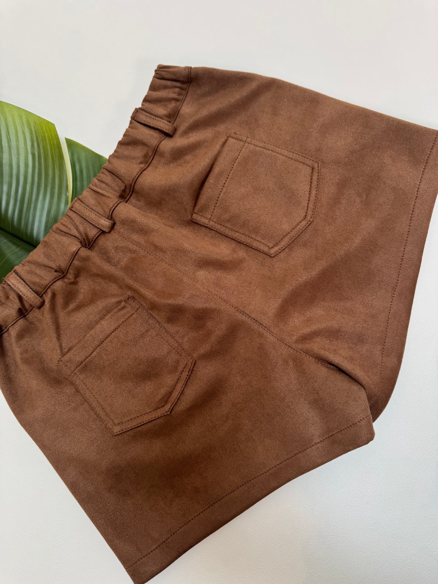 Velours Shorts mit elastischem Bund mocha