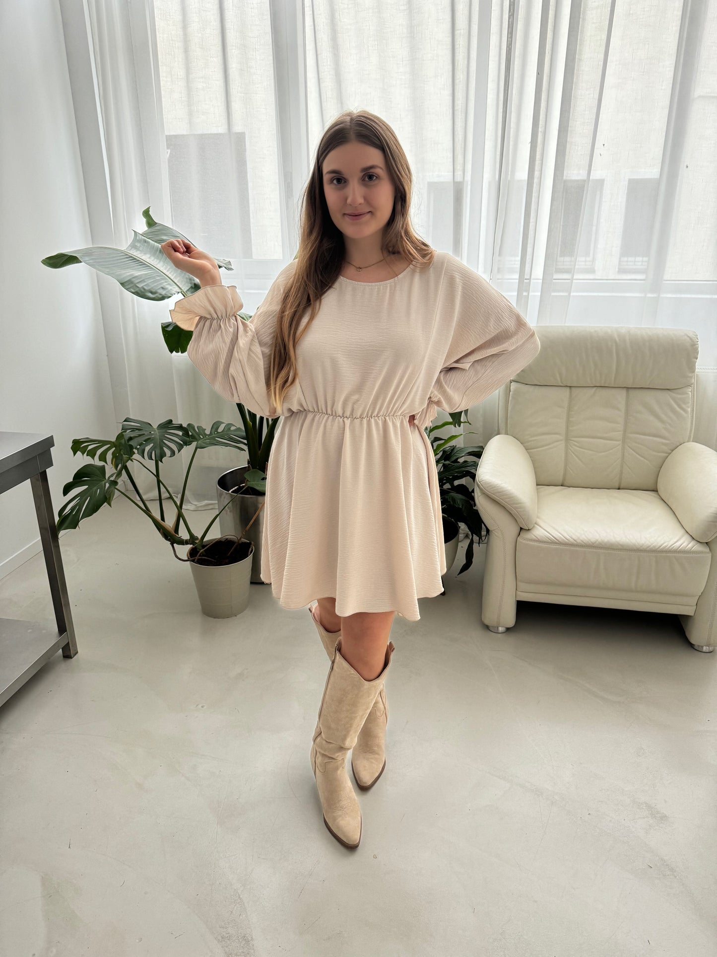 Kleid mit Gummizug beige