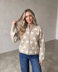 Zipper Strickjacke mit Herzchen beige/weiß