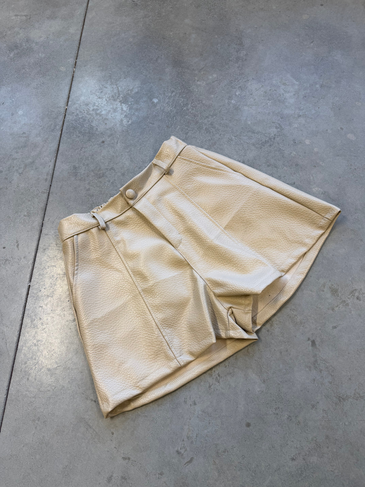 Shorts City Vibes hell Creme