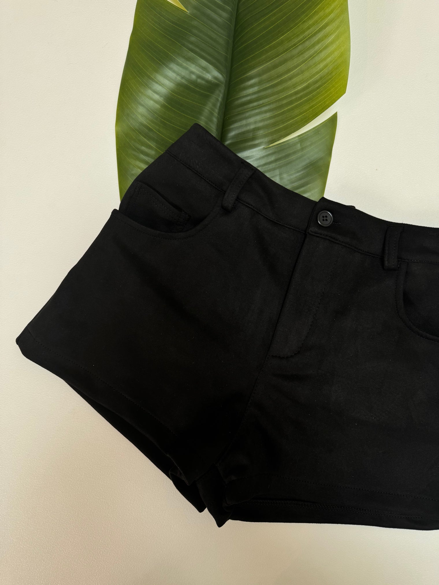 Velours Shorts mit elastischem Bund schwarz