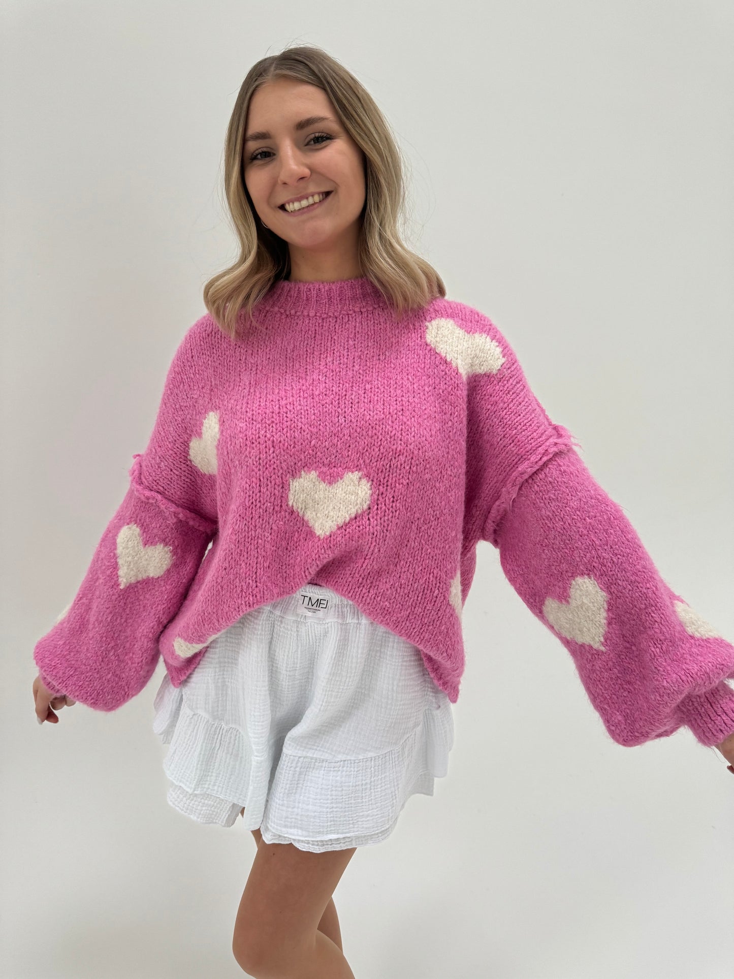 Kuschelweicher Pullover rosa mit weißen Herzen