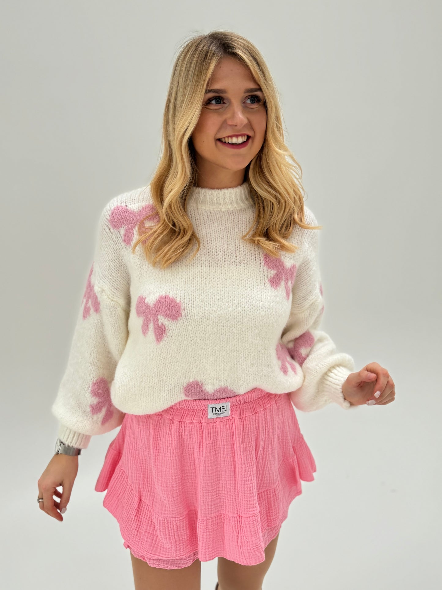 Kuschelweicher Pullover weiß mit rosa Schleifen