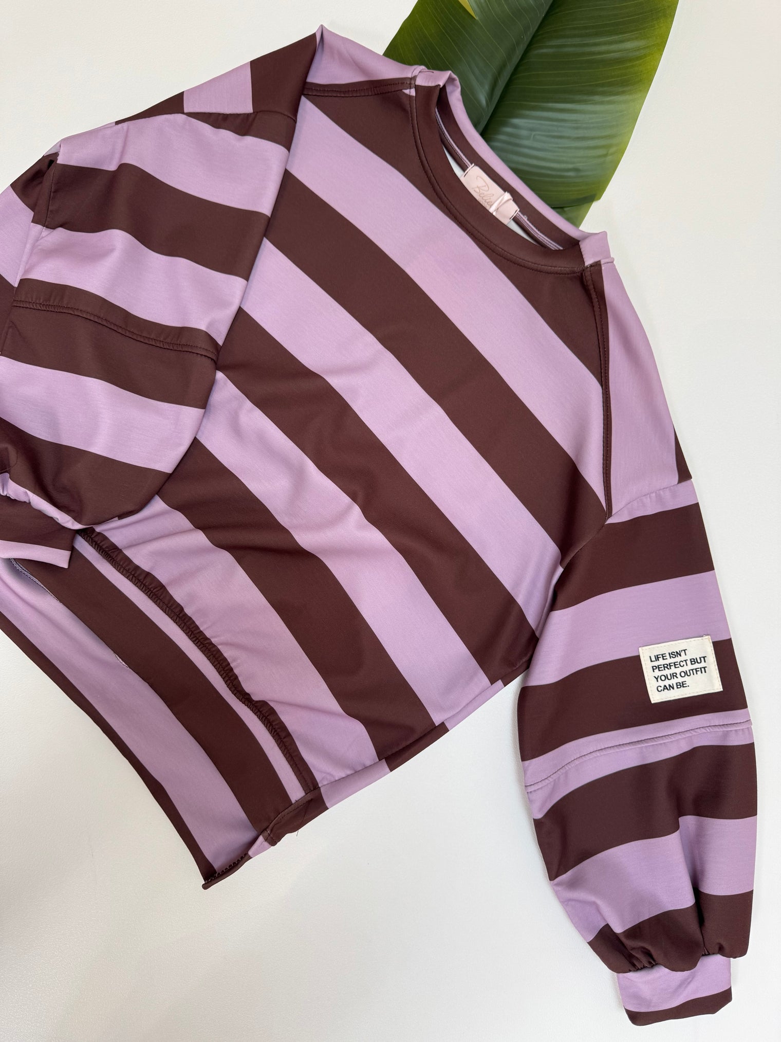 Butterstoff Sweater mit Patch am Ärmel BIG STRIPES flieder/coffee