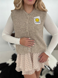 Strickweste SMILEY PATCH Taupe