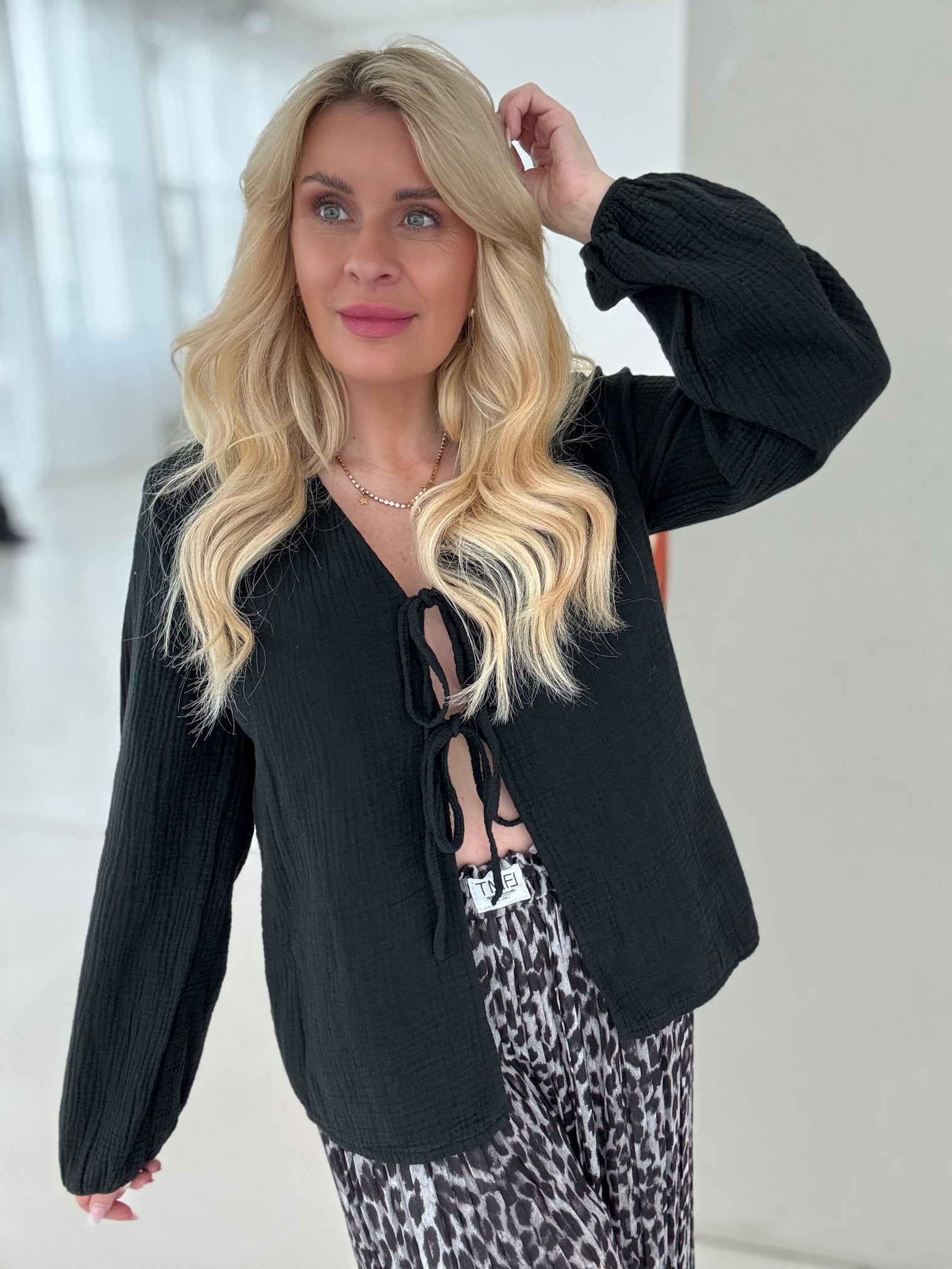 Musselin Bluse SCHWARZ mit Schleifchen
