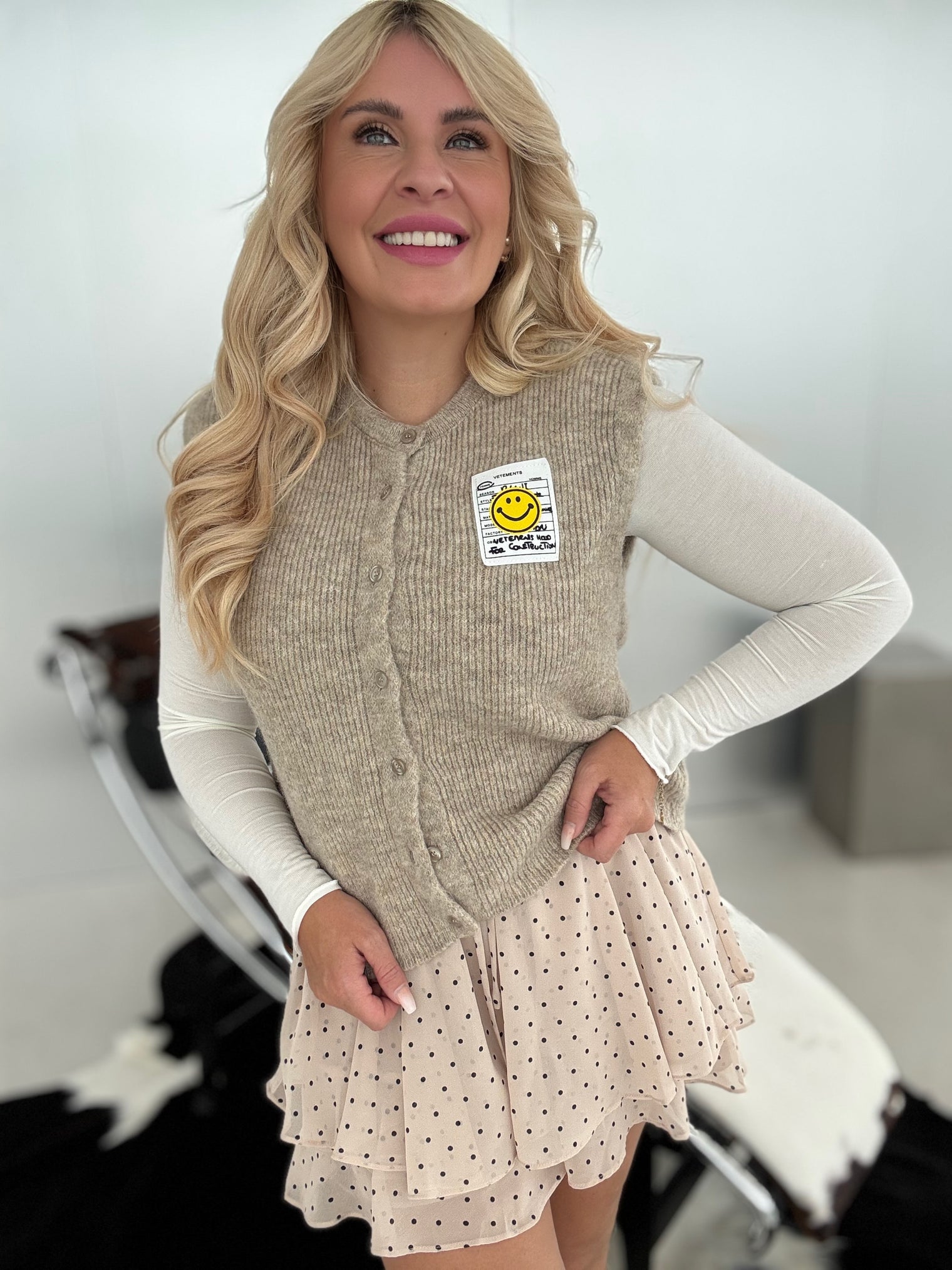 Strickweste SMILEY PATCH Taupe