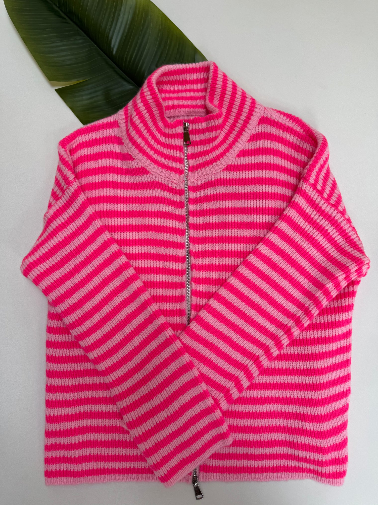 Zipper Strickjacke mit leicht ausgestelltem Ärmel rosa/pink