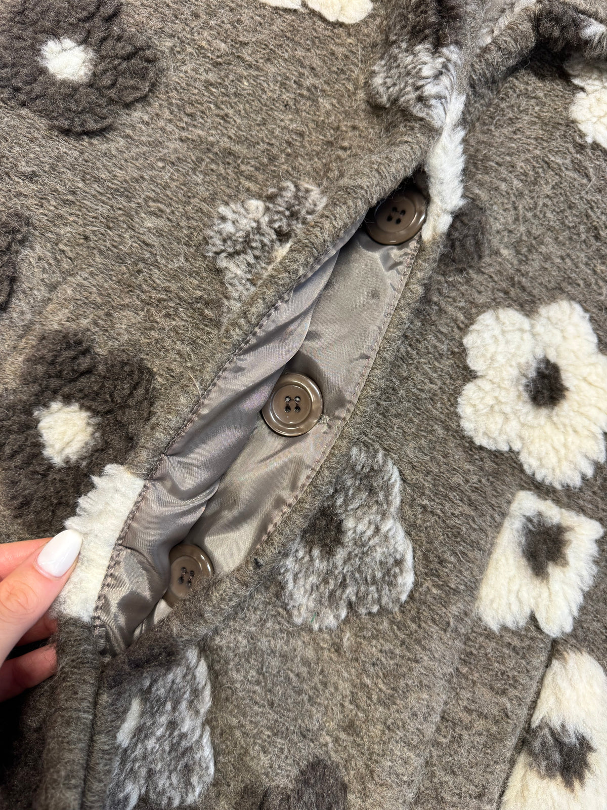 Jacke FLEUR DE LUXE mit 3D-Blütenapplikation taupe