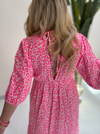 Signature Musselin Kleid Hot rosa