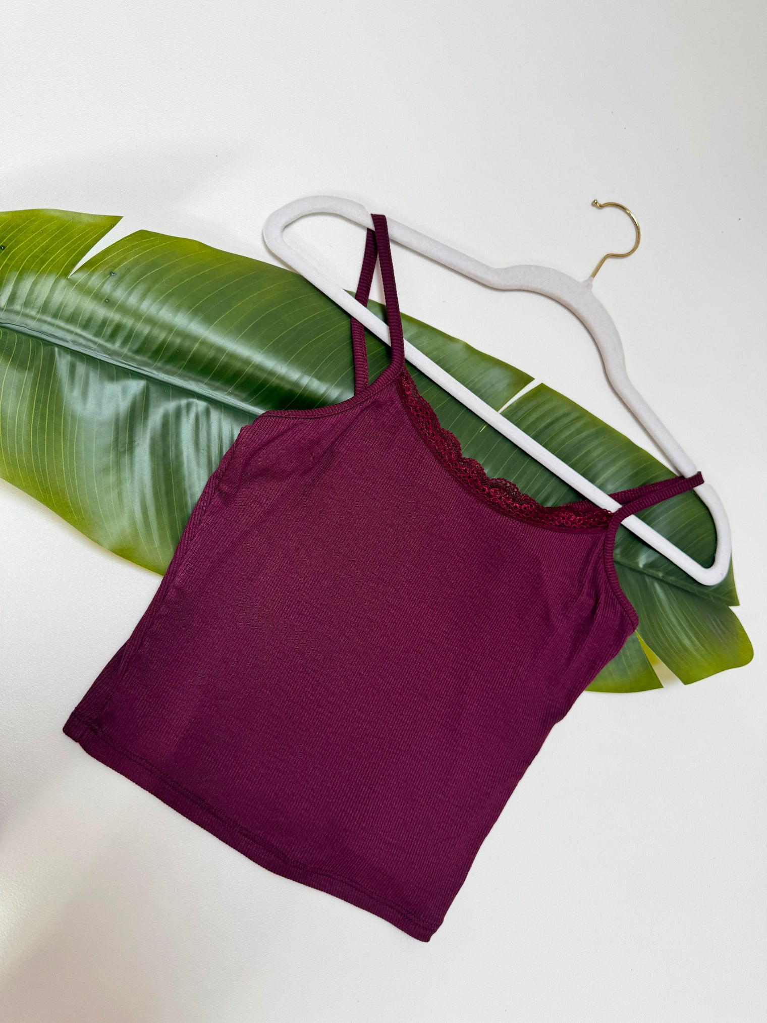 Ripp Spaghettiträger Top Cropped mit Spitze burgundy