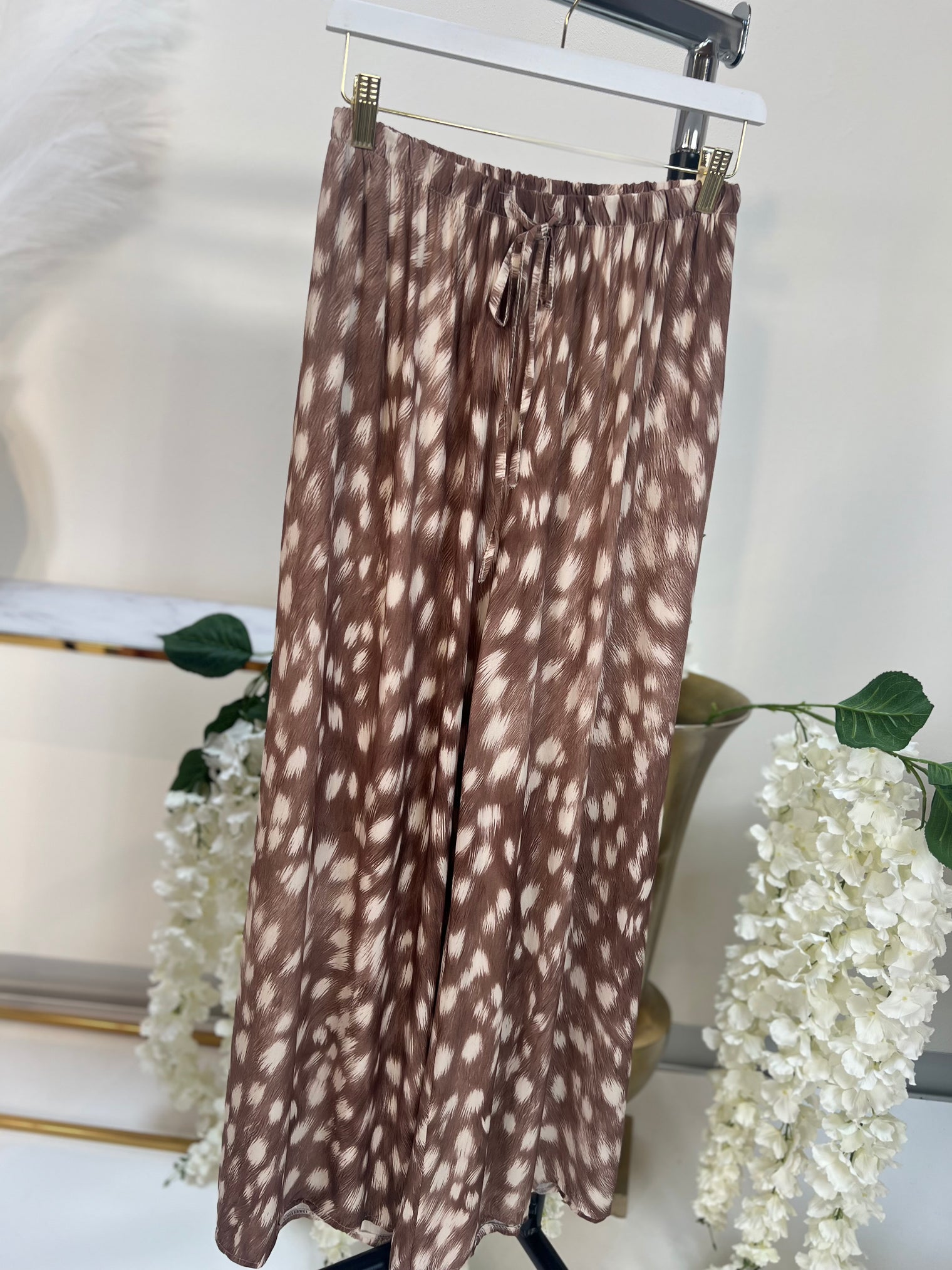 Hose dunkelbraun/weiß FEATHER