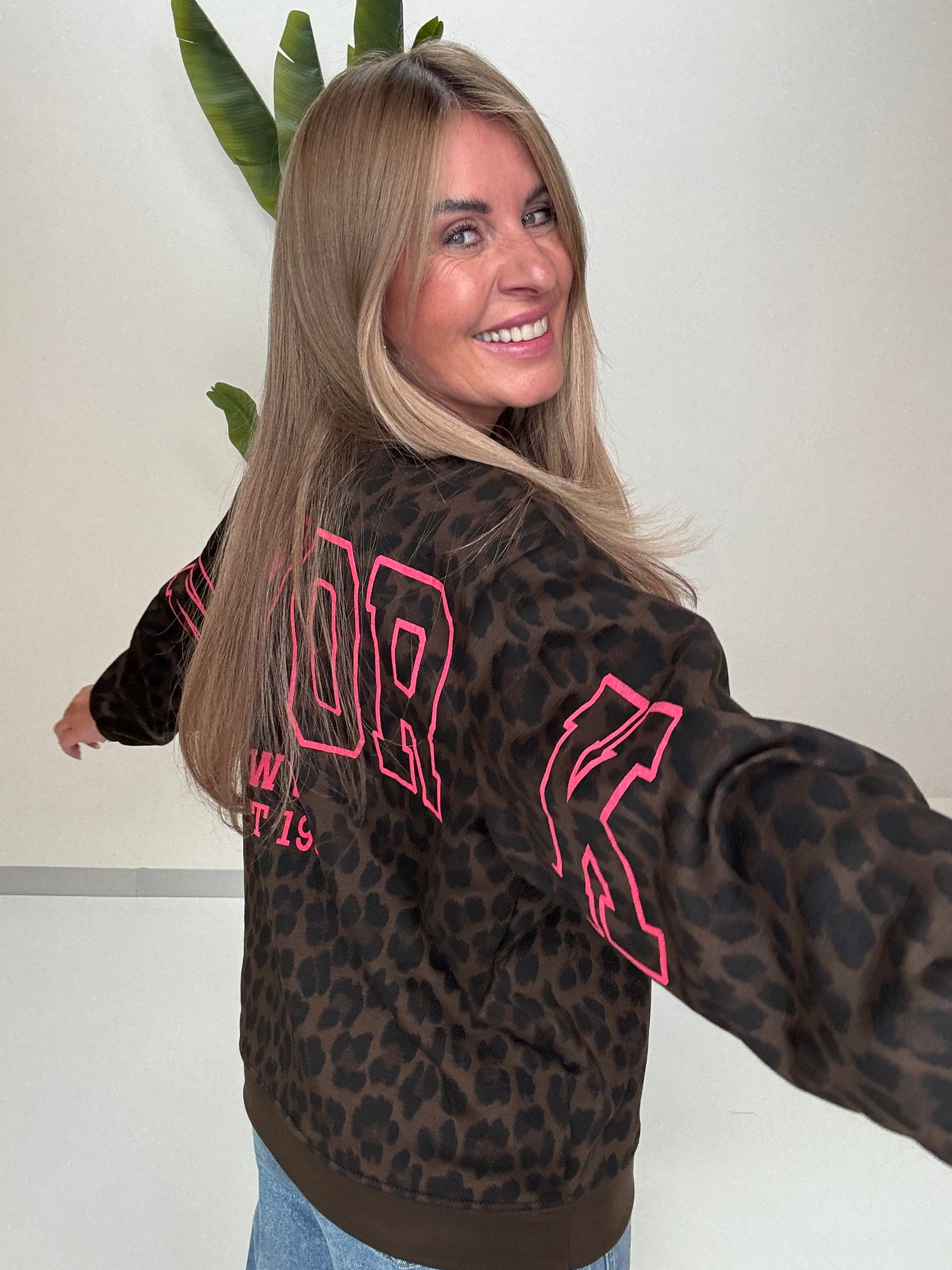 Butterstoff Pullover LEO mit Rückenprint NEW YORK dark chocolate