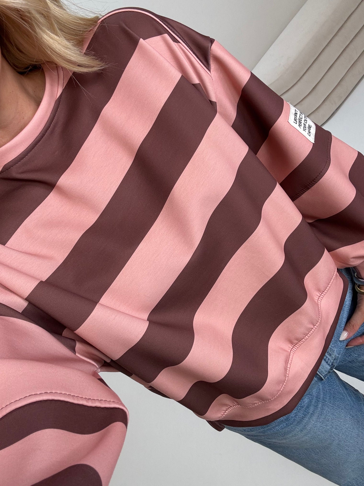 Butterstoff Sweater mit Patch am Ärmel BIG STRIPES soft Peach/coffee