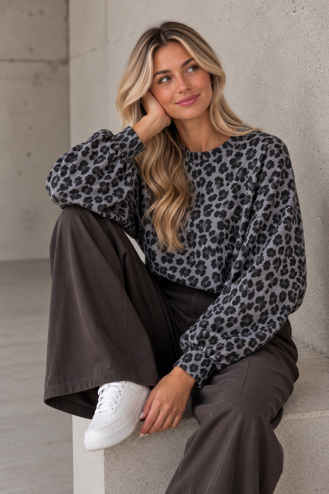 Butterstoff Pullover mit Gummizug unten grau/schwarz LEO