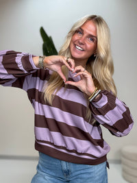 Butterstoff Sweater mit Patch am Ärmel BIG STRIPES flieder/coffee