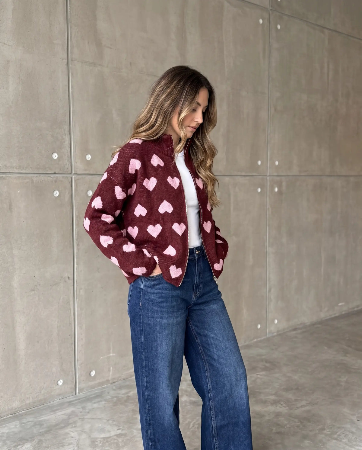 Zipper Strickjacke mit Herzchen burgundy/rosa