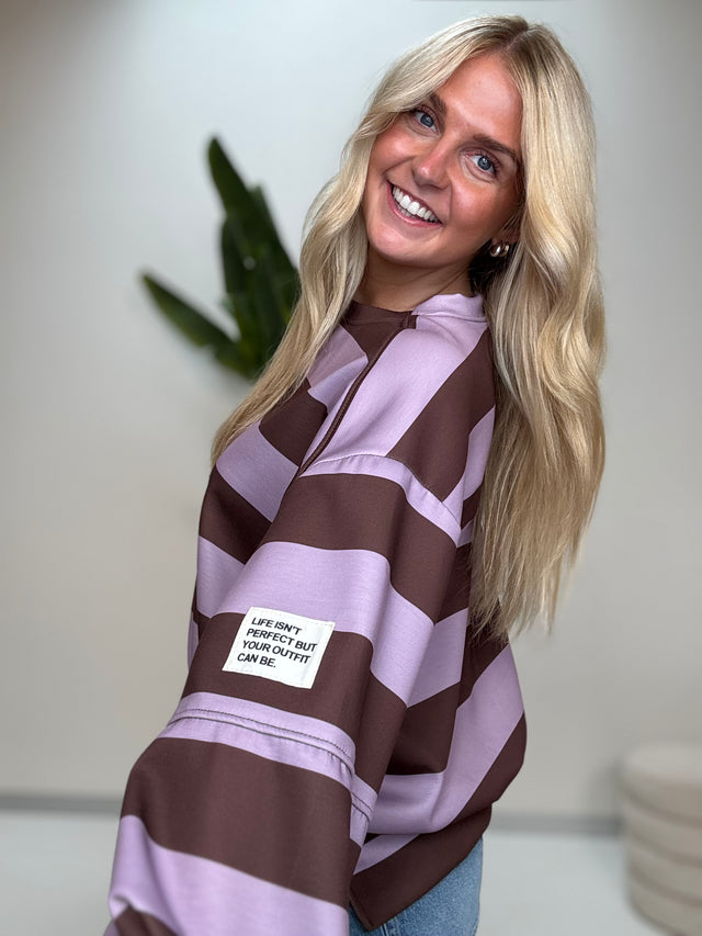 Butterstoff Sweater mit Patch am Ärmel BIG STRIPES flieder/coffee