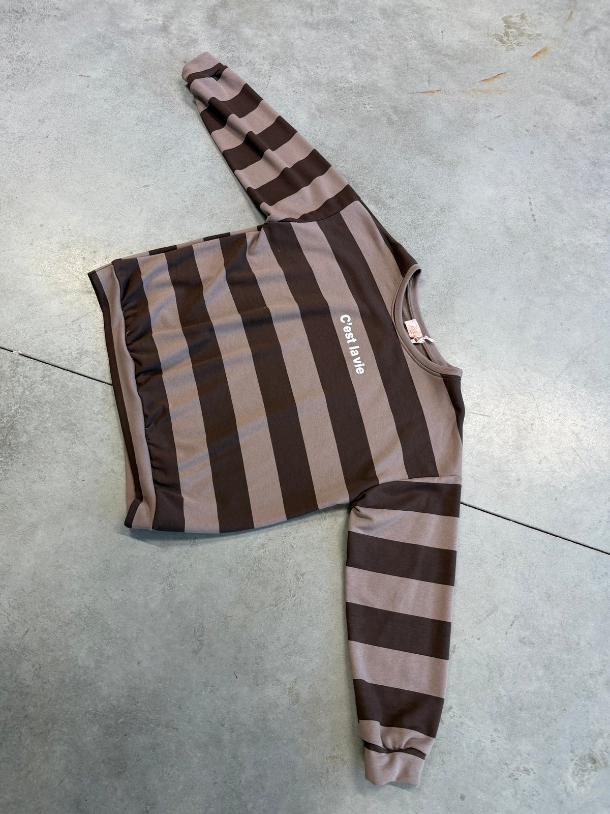 Sweater mit Rückenprint C'EST LA VIE toffee/chocolate