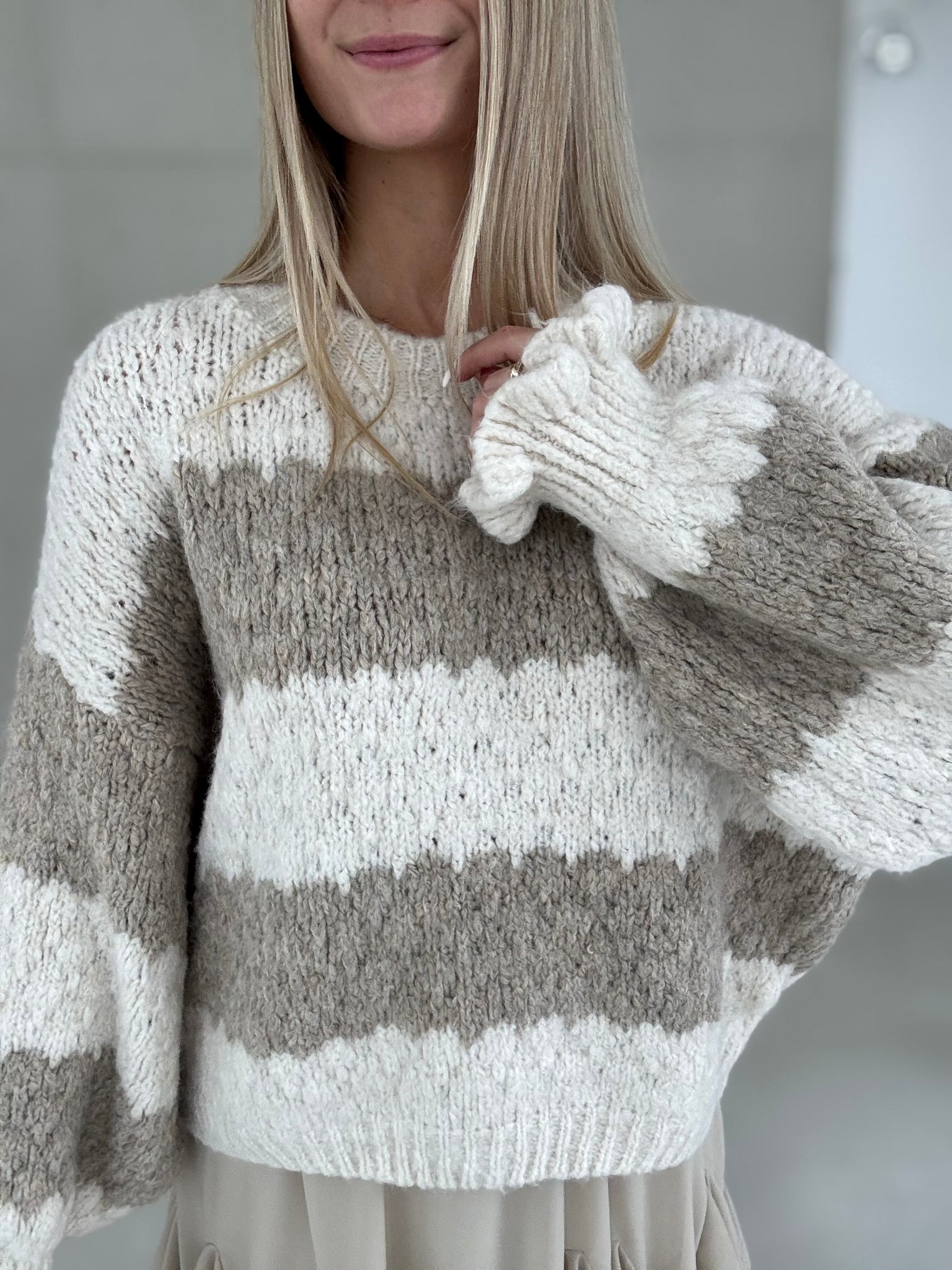 Kuschelweicher Strickpullover SOFT TAUPE weiß