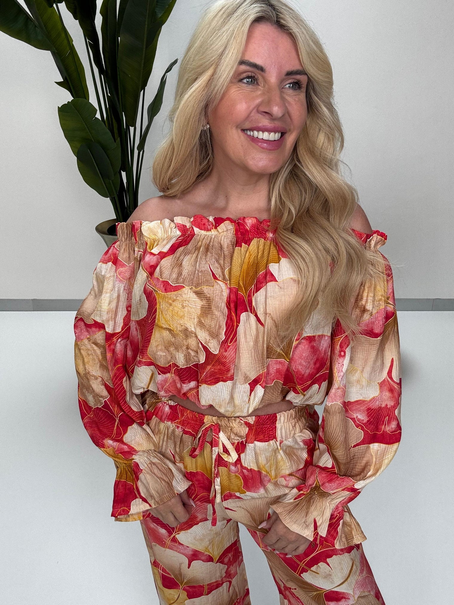 Carmen Bluse langarm FLORAL QUEEN rot/beige/creme