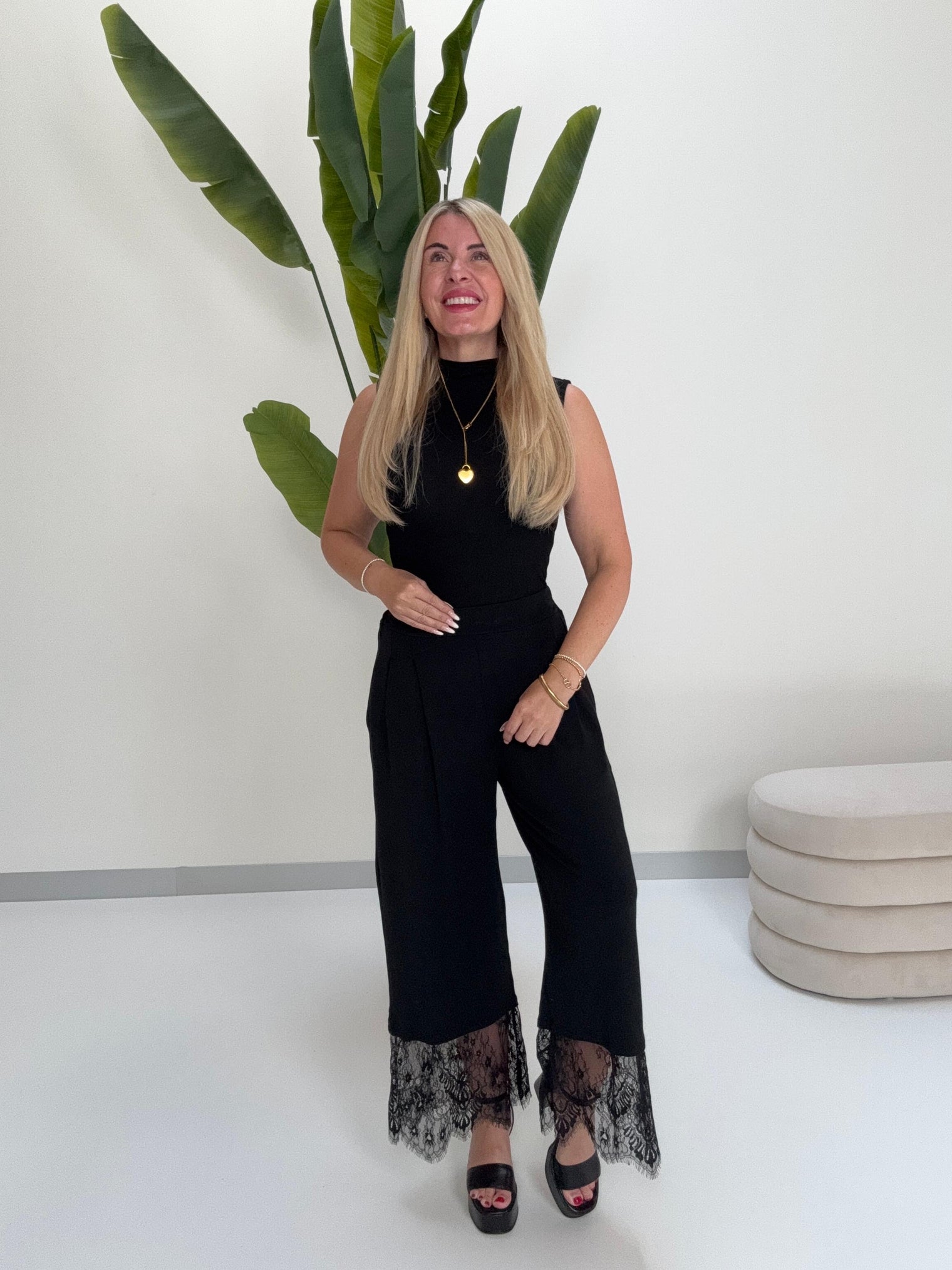 Luxury Culotte Hose mit Bundfalten & Spitze schwarz