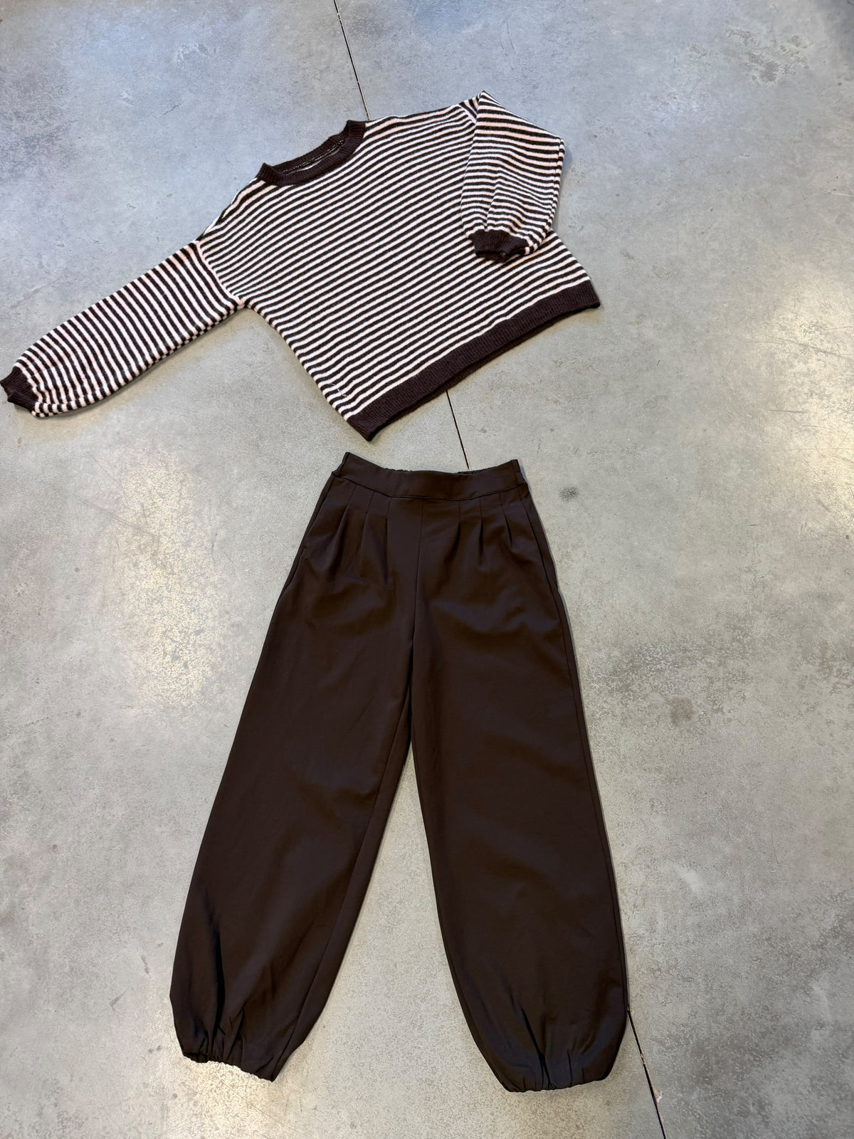 Kuscheliger Strickpullover ICONIC CLUB chocolate/rosa