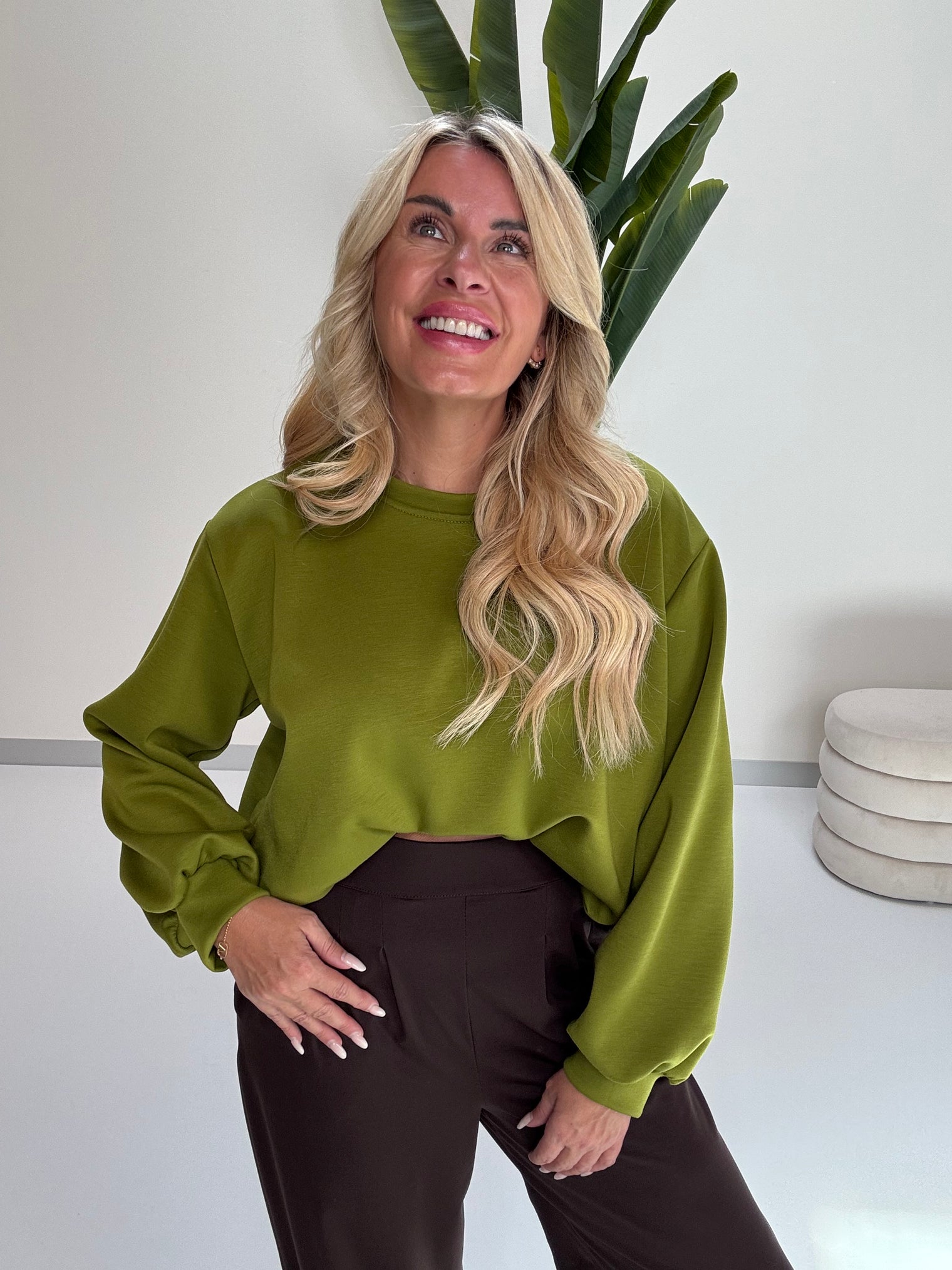 Butterstoff Pullover mit Gummizug unten grün