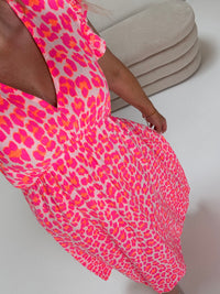 Signature Boho Musselin Kleid weiß LEO POWER hot pink/orange