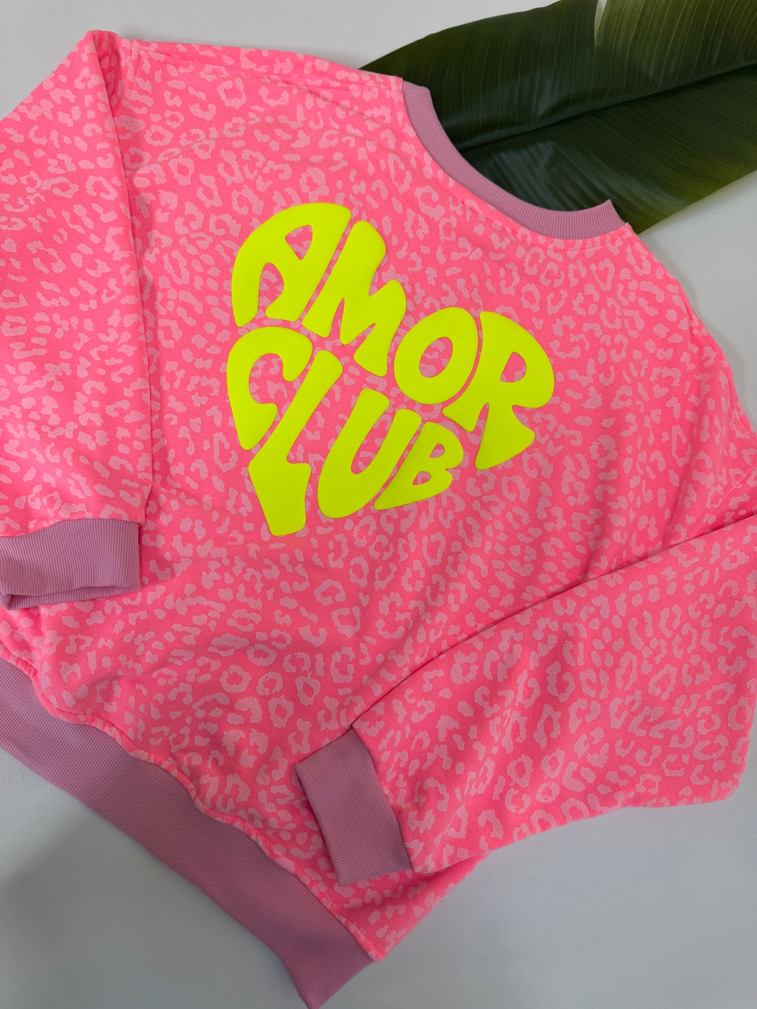 Sweater mit Rückenprint AMOR CLUB pink leo
