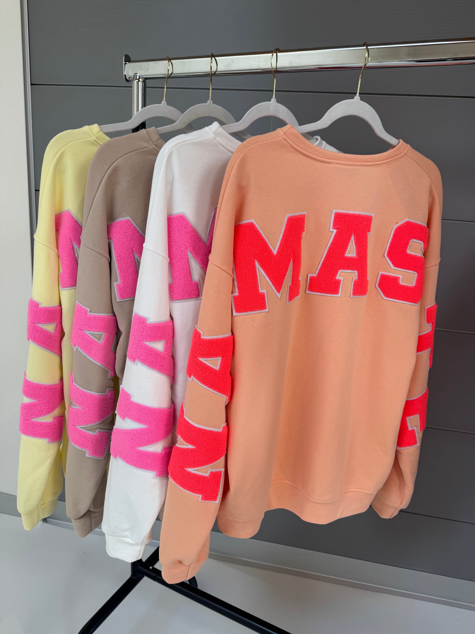 Premium Sweater YOGA CLUB mit Rückenprint