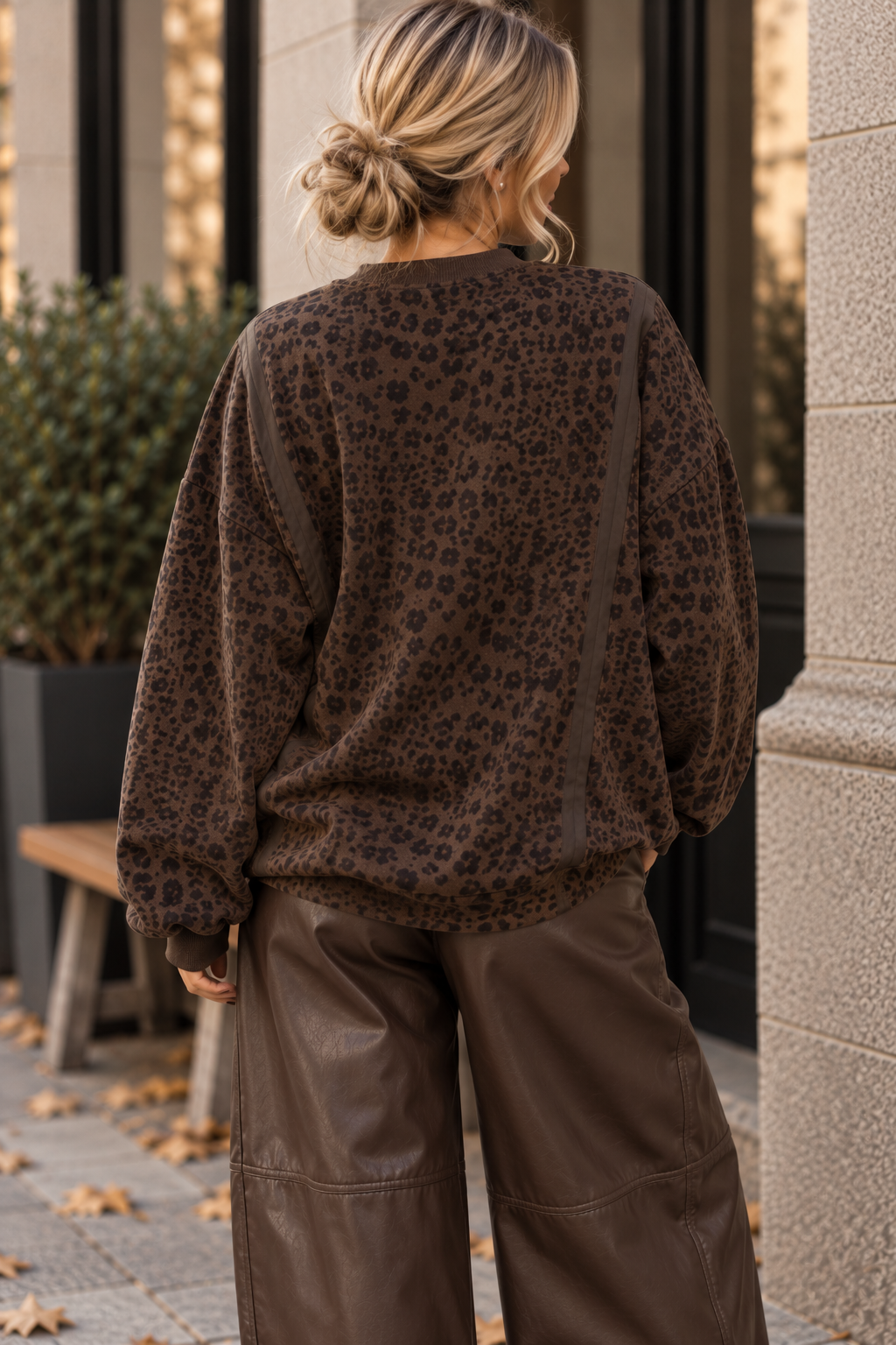 Butterstoff Sweater Good Vibes Club chocolate/schwarz REH
