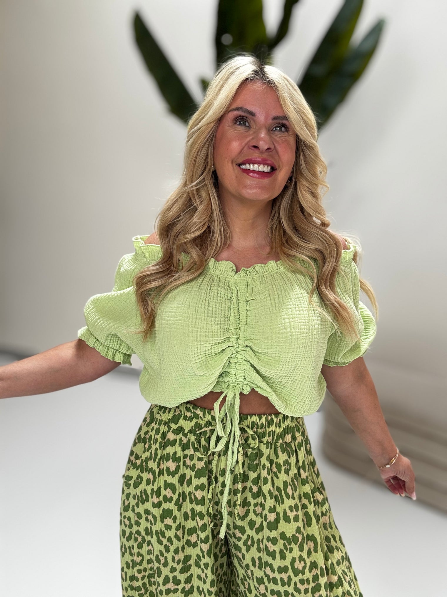 Musselin Carmen Bluse SUNNY DAY hellgrün