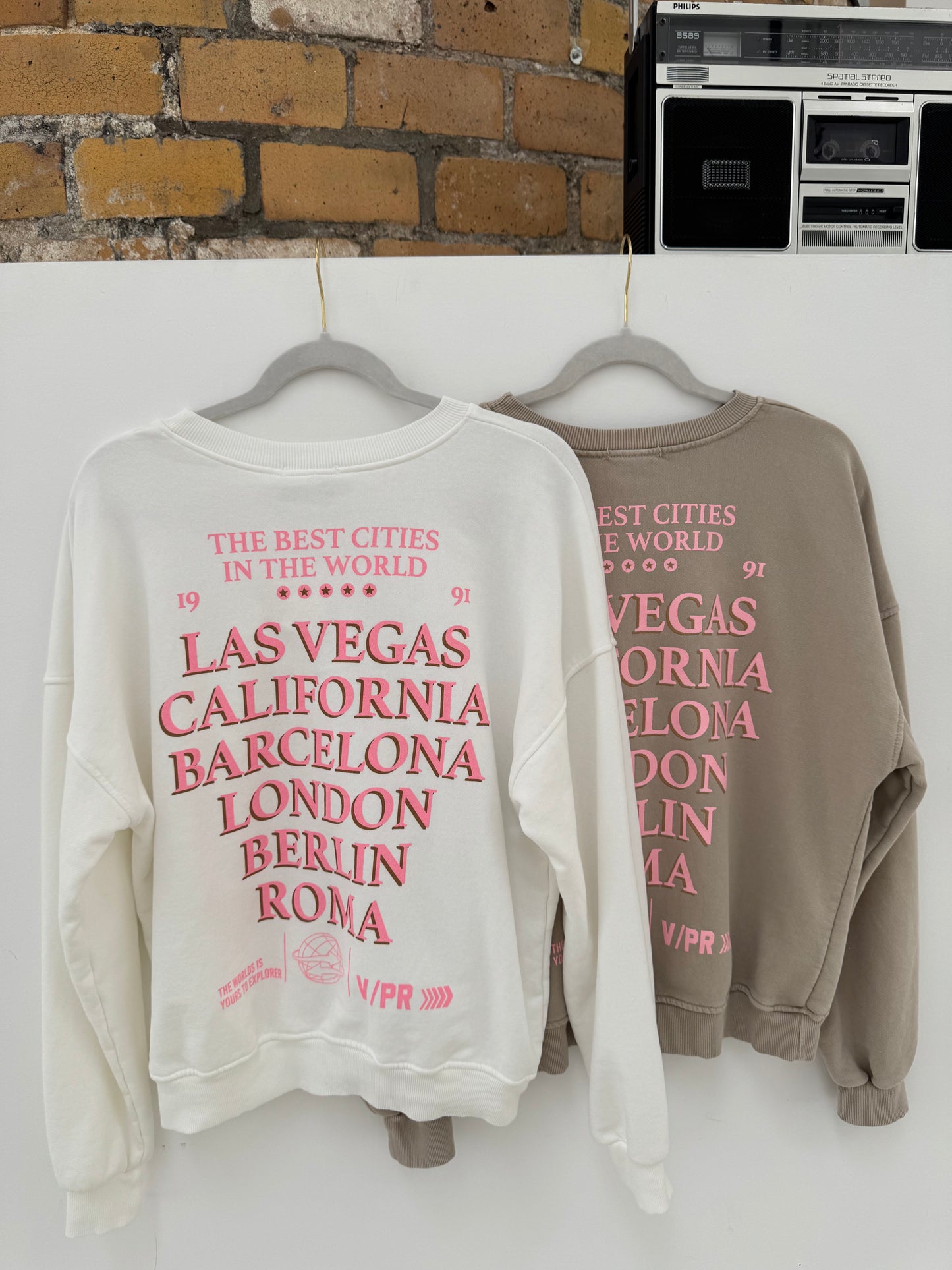 Sweater THE BEST CITIES IN THE WORLD weiß