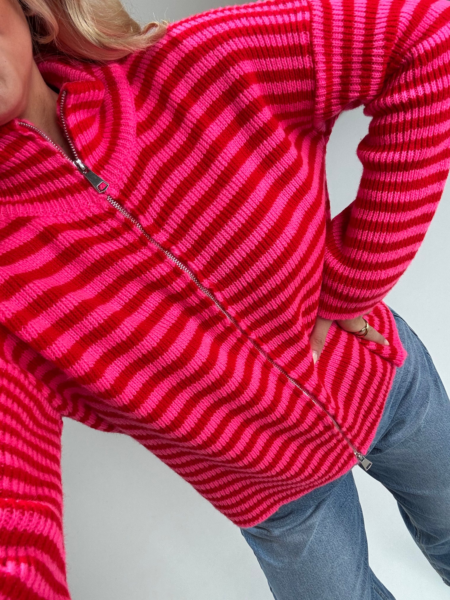 Zipper Strickjacke mit leicht ausgestelltem Ärmel pink/rot