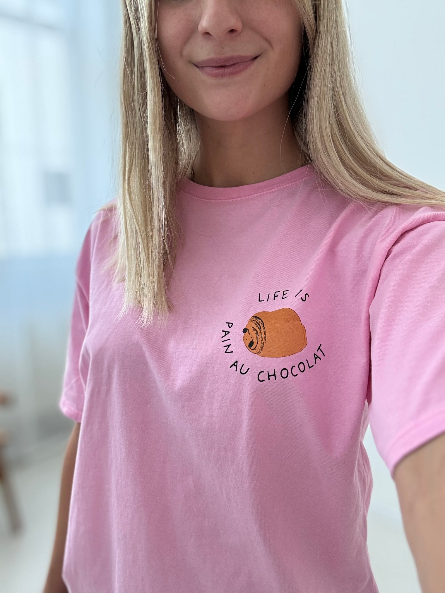 Statement Shirt LIFE IS PAIN AU CHOCOLAT rosa